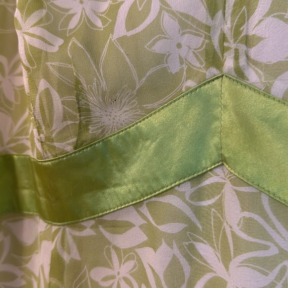 Hula Doll flowing green floral sleeveless dress, size XL, falls below the knee - Picture 6 of 6